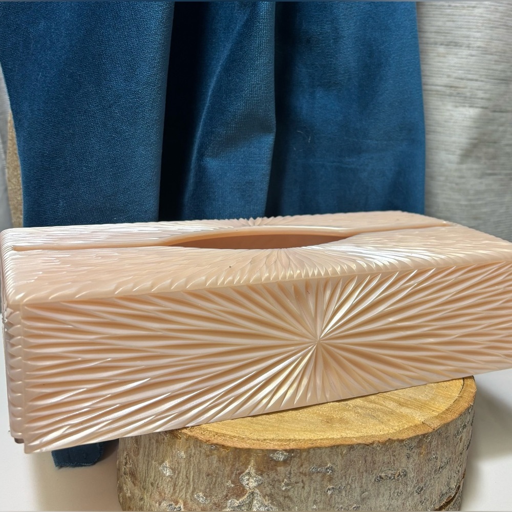 Elegant Vintage “ Celebrity” Carved Vanity Pink Tissue Box Cover